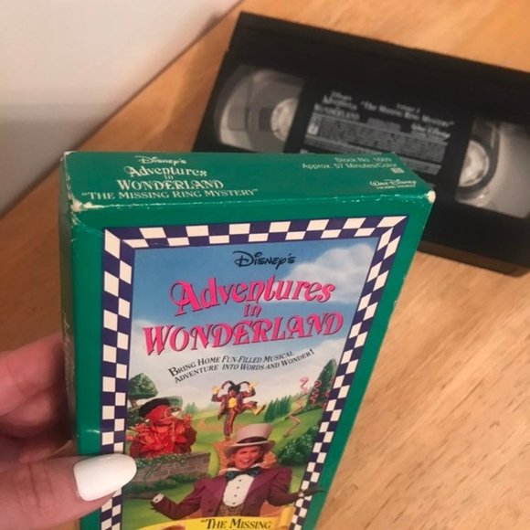 Disney's Adventures in Wonderland No. 3 The Missin - Picture 9 of 11